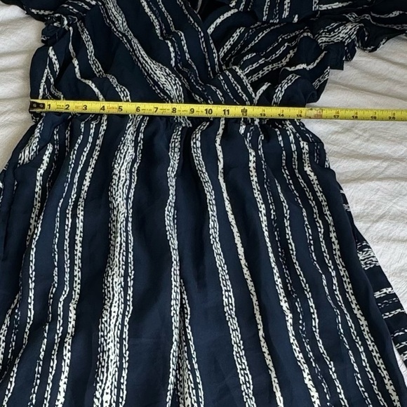 Luxology Short Sleeve lined Dressy romper/jumpsuit size Lrg Blue/White flowy - Picture 14 of 16